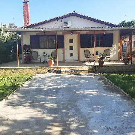 Feriehus Tota's Family House, 4 Min Walk To The Levendokhórion