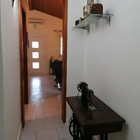 Tota's Family House, 4 Min Walk To The بيت للعطل Levendokhórion